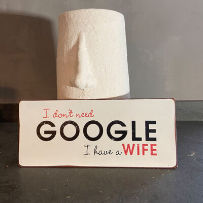 Plåtskylt med text, I don't need Google, I have a wife