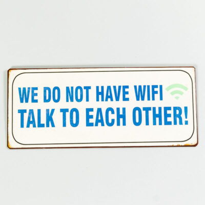 Plåtskylt- We don't have WIFI, talk with each other
