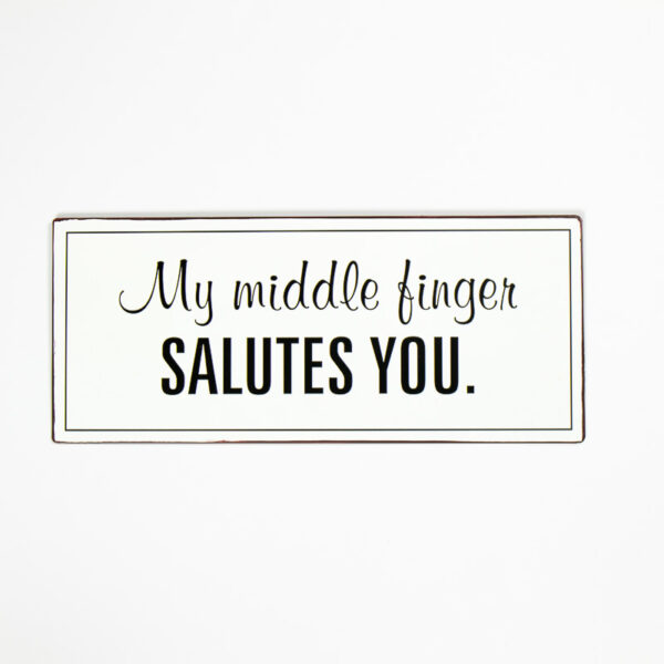 Skylt ”My middle finger saluts you”