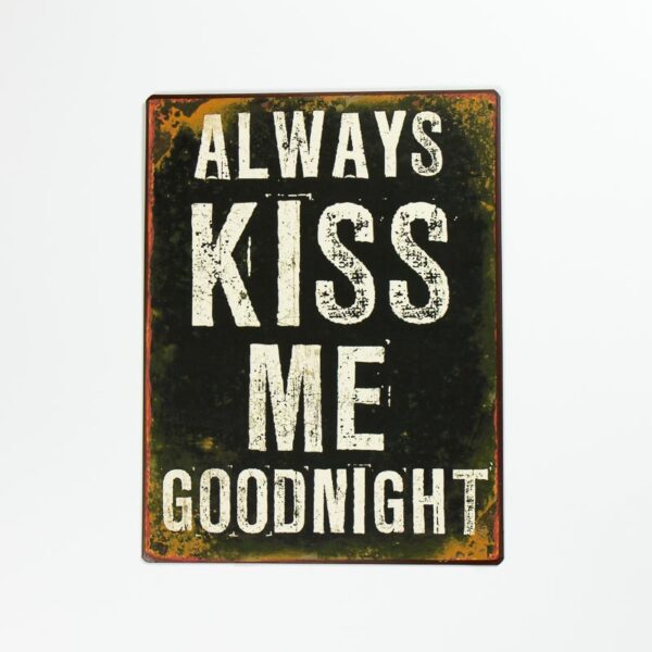 Skylt “Always kiss me goodnight”