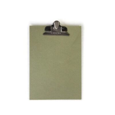 Clipboard i A4 storlek och en grön snygg färg, en smart skrivplatta för att kunna anteckna när du är på språng.