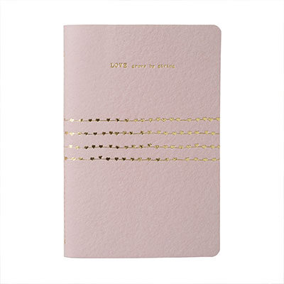 Rosa anteckningsbok med vackert budskap och hjärtan iguld på omslaget.