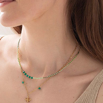 Halsband med kristallen Aventurin och glaspärlor.