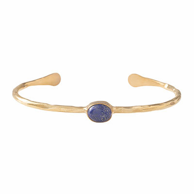 Stelt armband med en blå kristall.