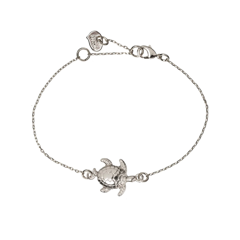 Armband i silverplätering med en sköldpadda som berlock.