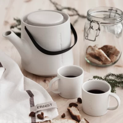 Espressokoppar i naturvit stengods från Ernst.
