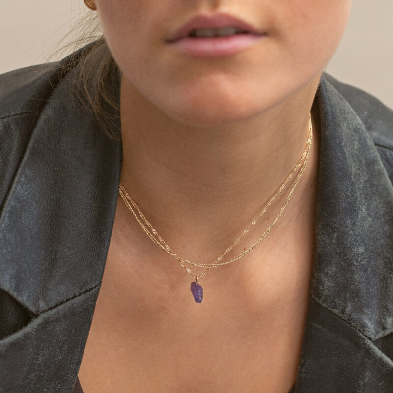 Halsband med Ametist och guldpläterad kedja.