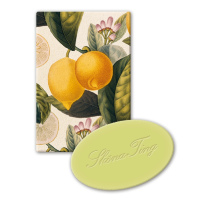 En söt liten fast gästtvål från Sköna Ting i vackert papper som dekorerats av Citroner och blad på kvist.