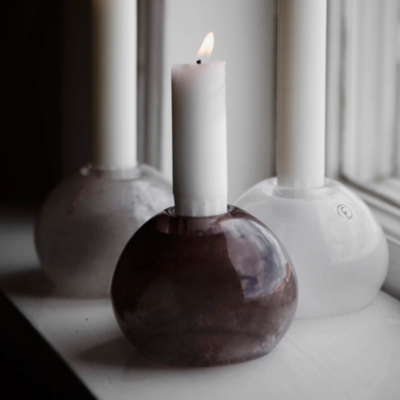 Ljusstake i brunt glas från ERNST.
