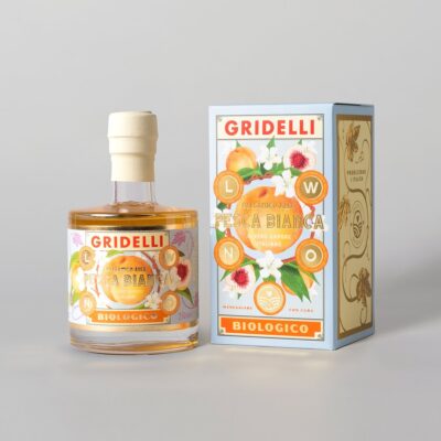 En flaska med Balsamico Gridelli Persika vit 250ml.