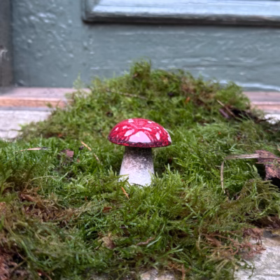 Flugsvamp i keramik 4cm.