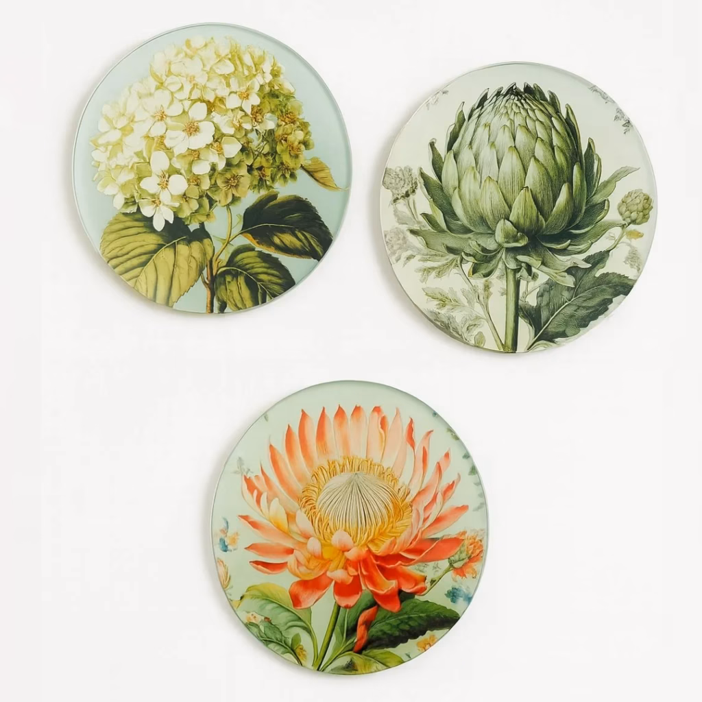 Coasters med blommor och kronärtskocka.