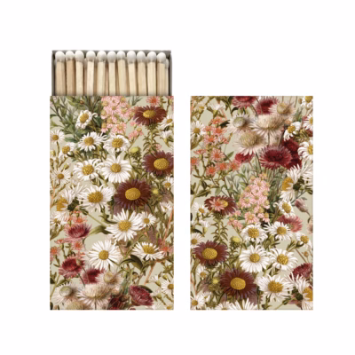 Tändsticksask från Sköna Ting med lila blommor på.